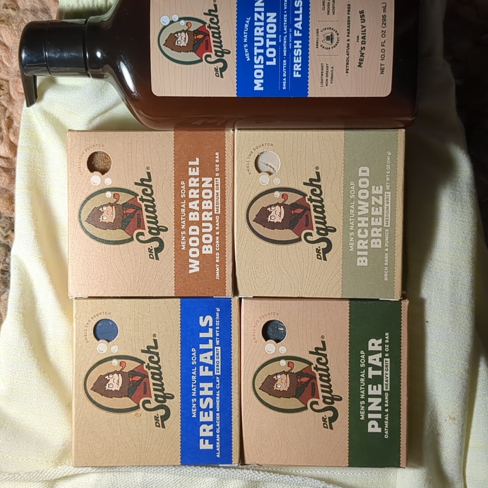 DR SQUATCH  (4) MEN'S NATURAL SOAPS 🧼 & LOTION 🧴